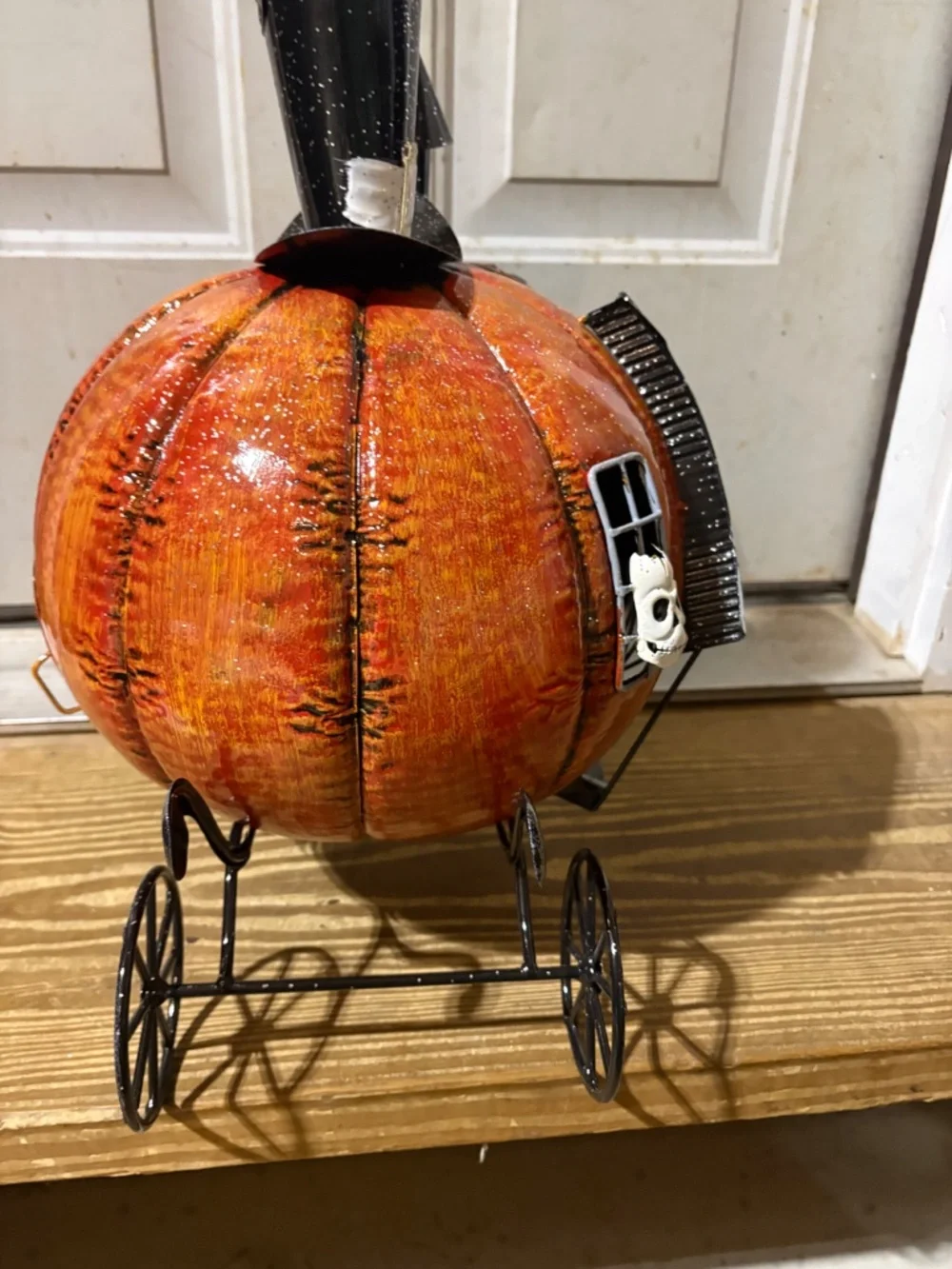 ZAERLTD ONLY ONE ON POSH- METAL PUMPKIN LIGHT UP ON CARRIAGE